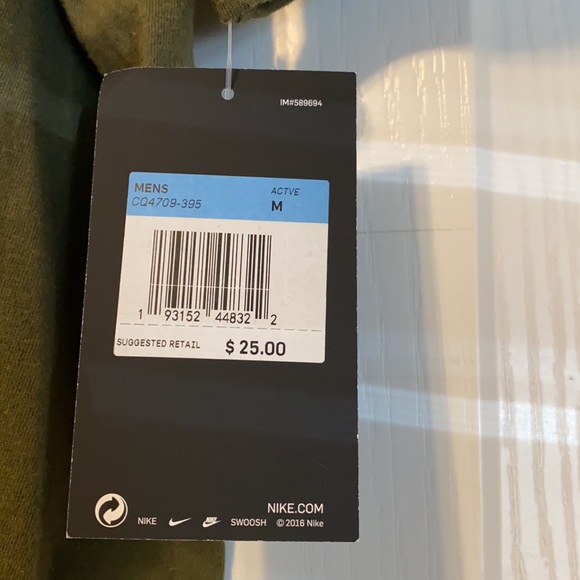 NWT Mens green Nike shirt size M - Picture 2 of 4